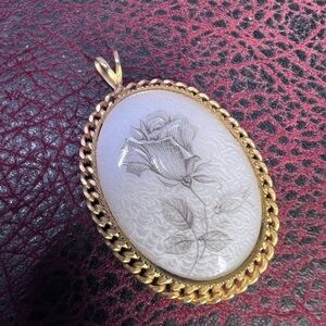Vintage oval pendant white w/ grey painted flower goldtone hardware